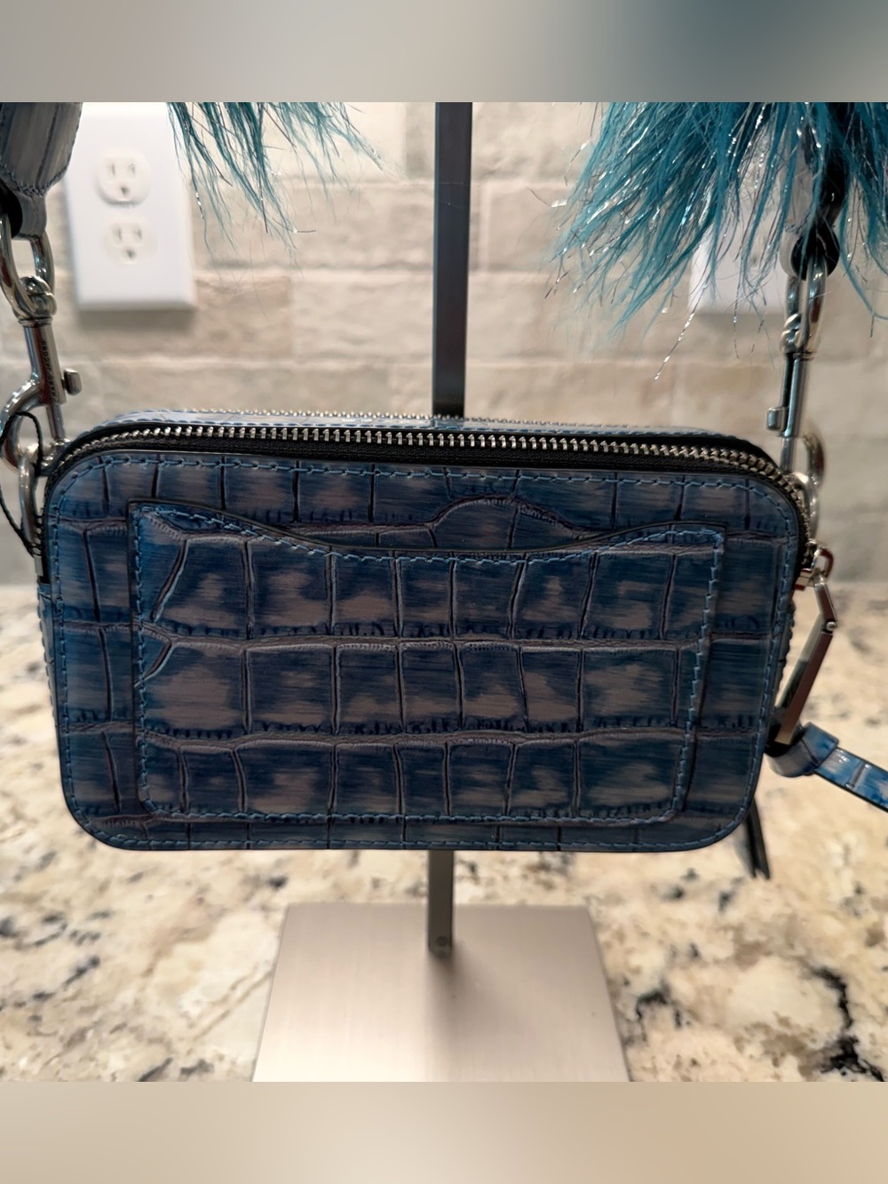Marc Jacobs NWT Teal Croc-Embossed Camera Crossbody w/Feather Strap - Picture 4 of 8
